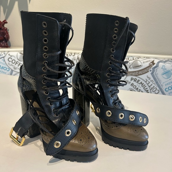 Burberry lace up boots - size 6.5 - Picture 7 of 10